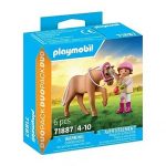 NIÑA CON PONI